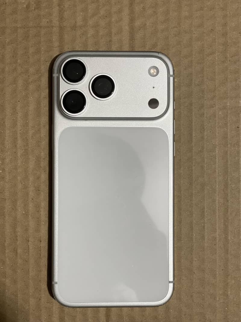 Apple iPhone 17 Pro Max 0