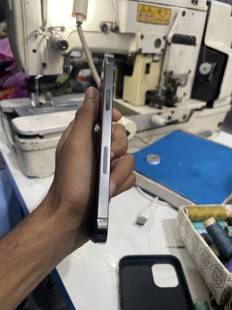 Apple iPhone 12 Pro 3