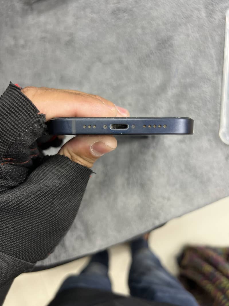 Apple iPhone 12 2