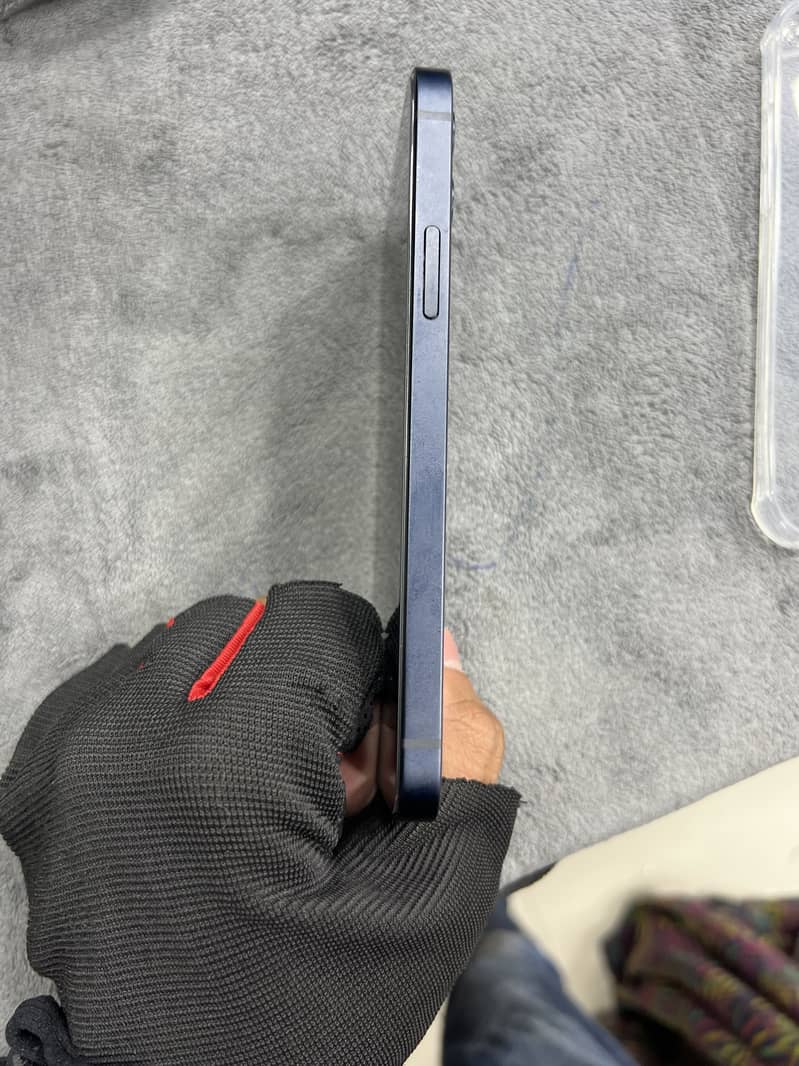 Apple iPhone 12 6