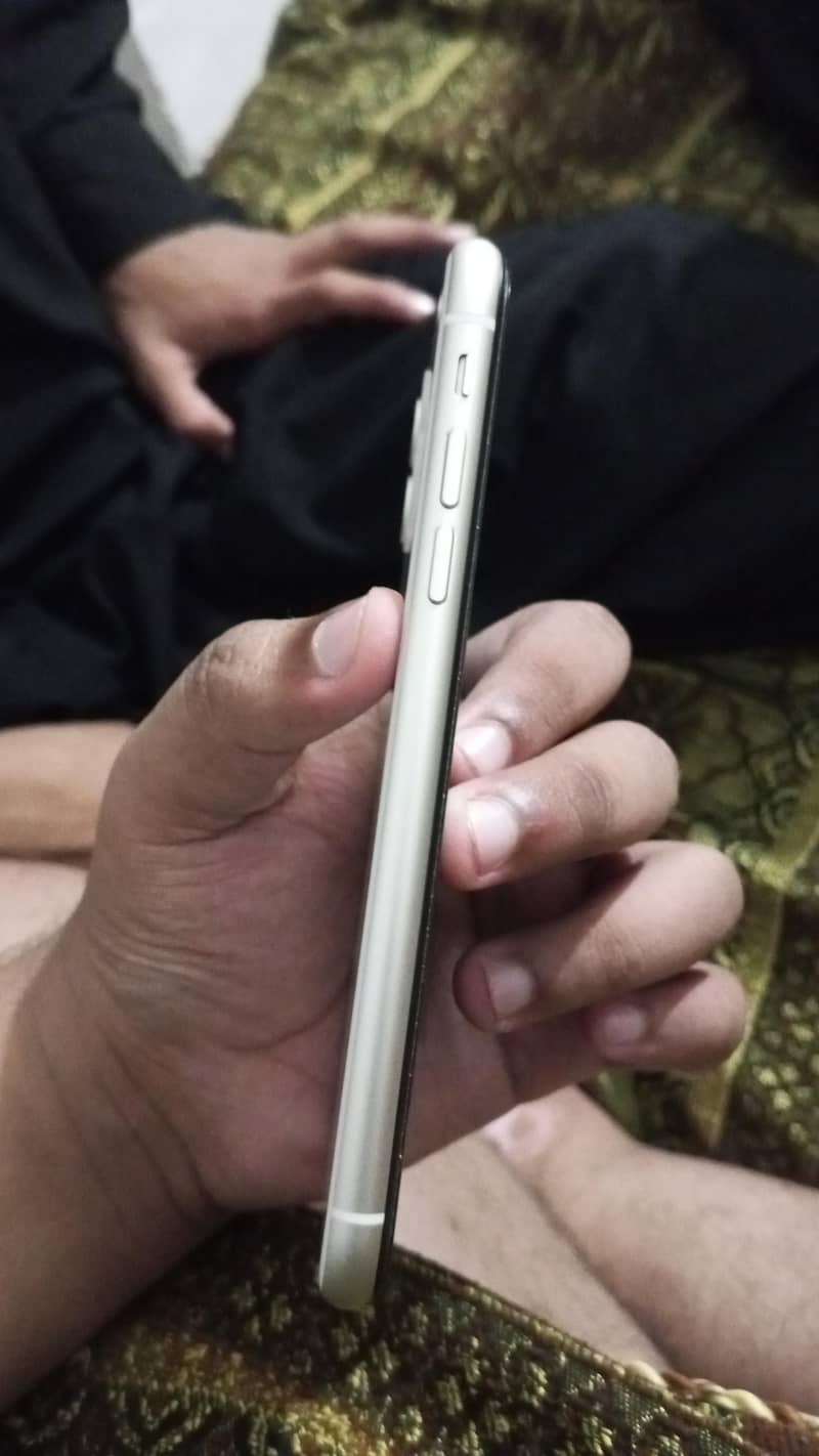 Apple iPhone 11 3