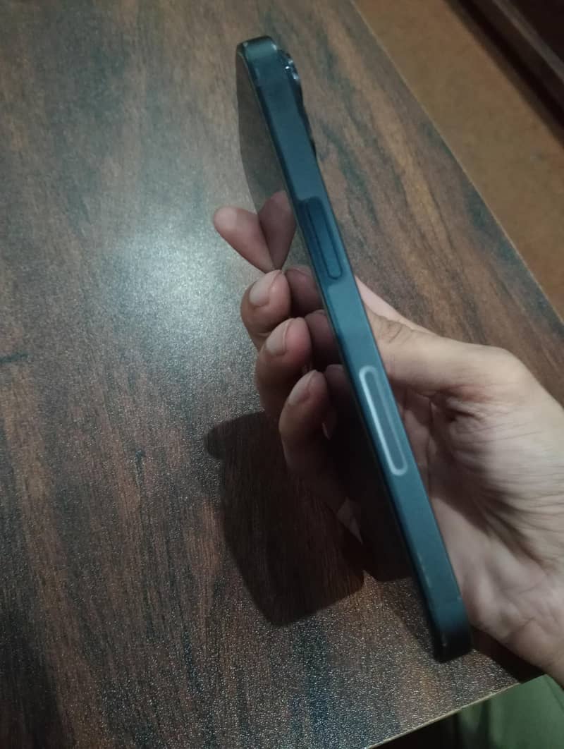 Apple iPhone 14 3
