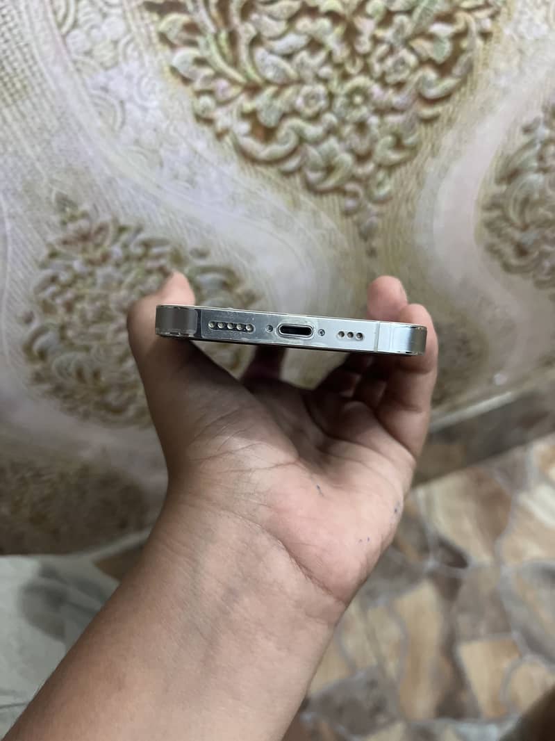 Apple iPhone 14 Pro 2