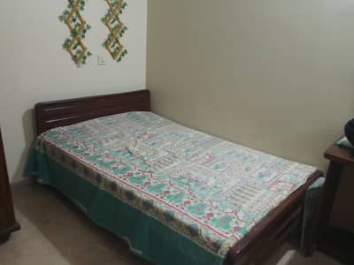 Single Bed queen size 4 x 6 ft