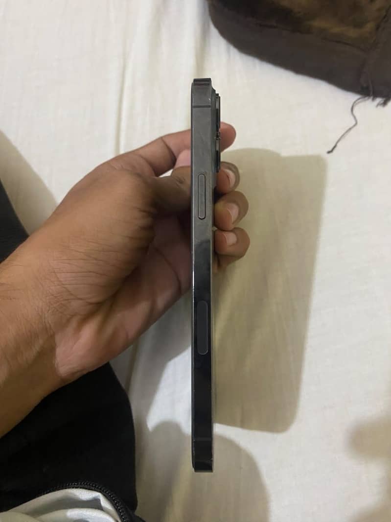 Apple iPhone 15 Pro 2