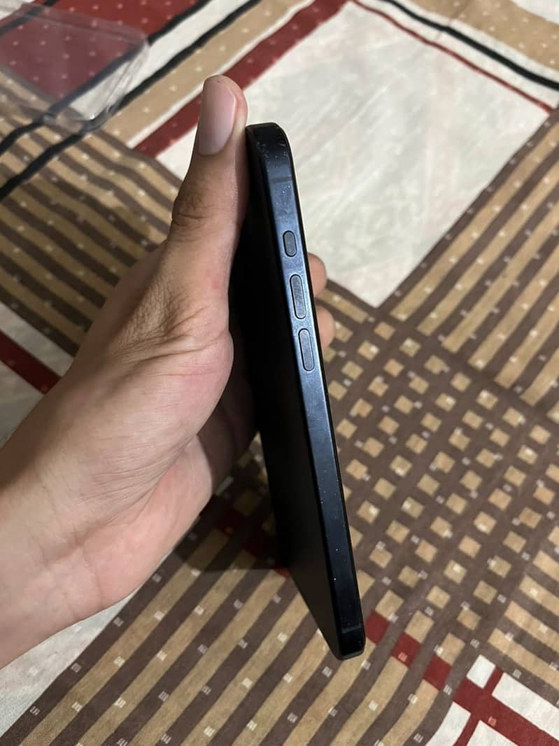 Apple iPhone 15 Pro 3