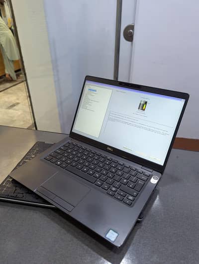 Dell 5300 model i5/8 generation 8 gb rim 256 gb nvme with touch screen