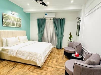 Daily, & Weekly Basis, One Bedroom Fully Furnished Luxury Apartment Available For Rent, Location: Gulberg greens Islamabad In Sky Park One. & Bahriya Town Phase 1, 4, & Phase 7 Luxury apt available
