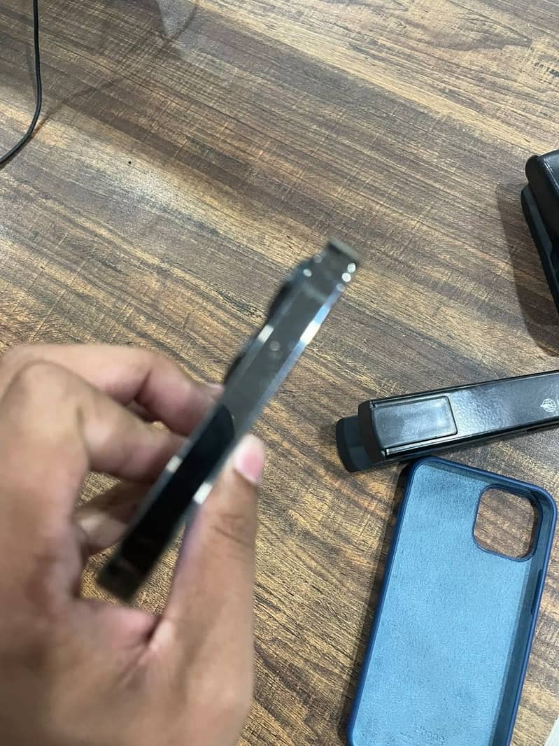 Apple iPhone 12 Pro Max 4