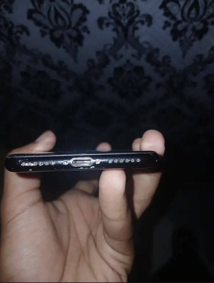 Apple iPhone 7 0