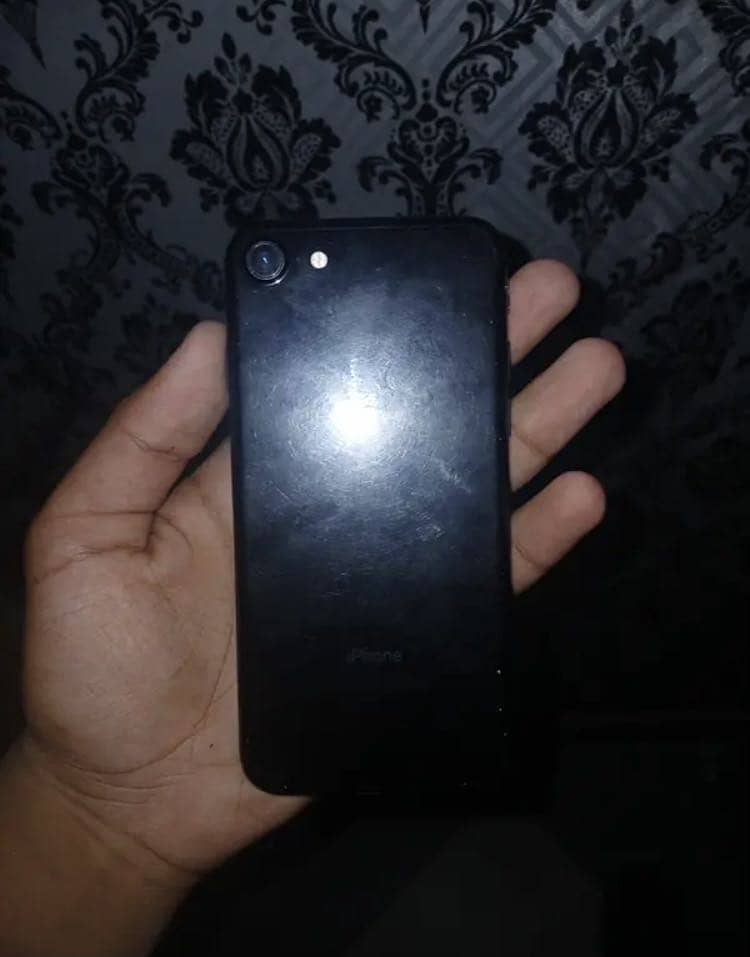 Apple iPhone 7 1