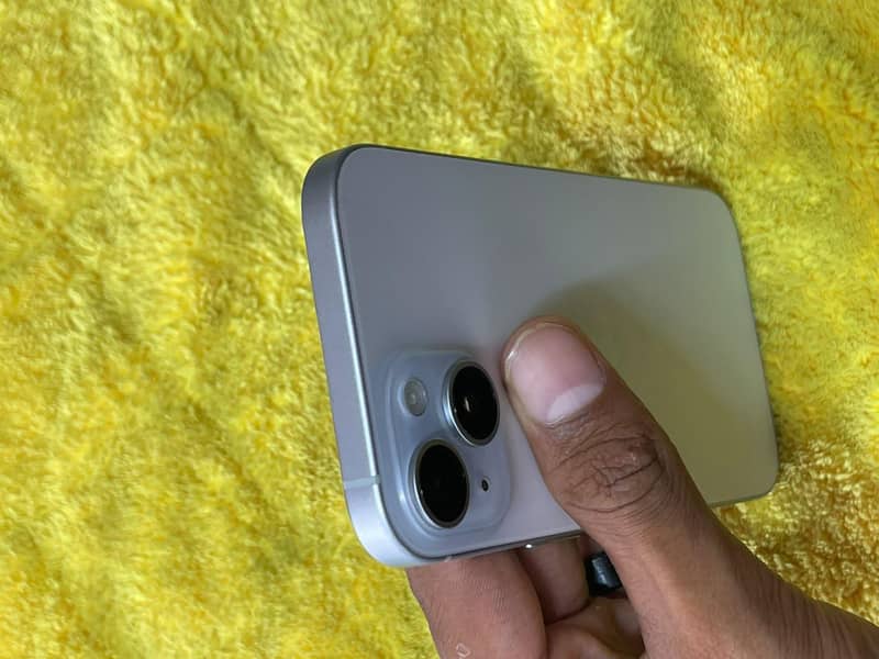 Apple iPhone 15 4