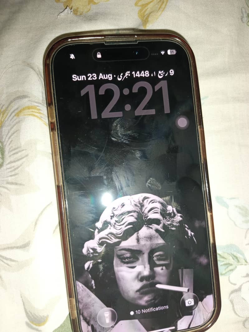 Apple iPhone 16 Pro 1