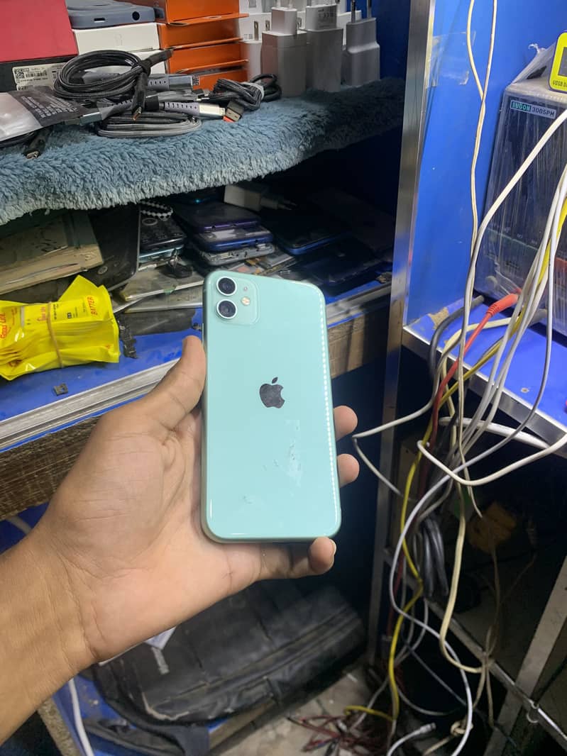Apple iPhone 11 3