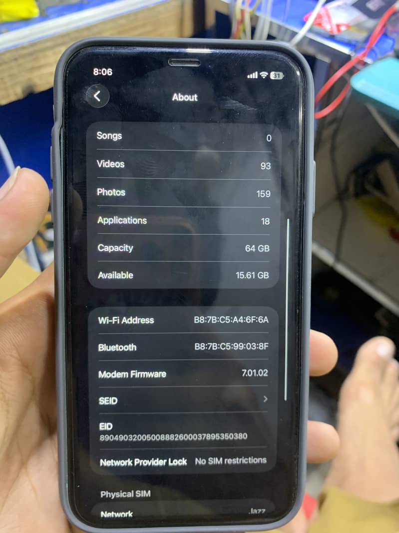 Apple iPhone 11 7