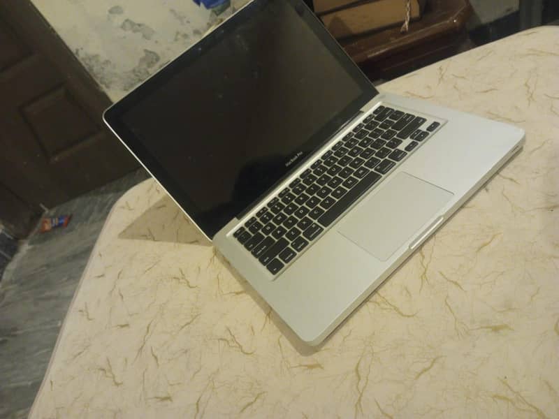 Apple Mac Book pro 1