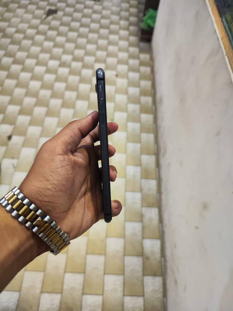 Apple iPhone 8 Plus 5