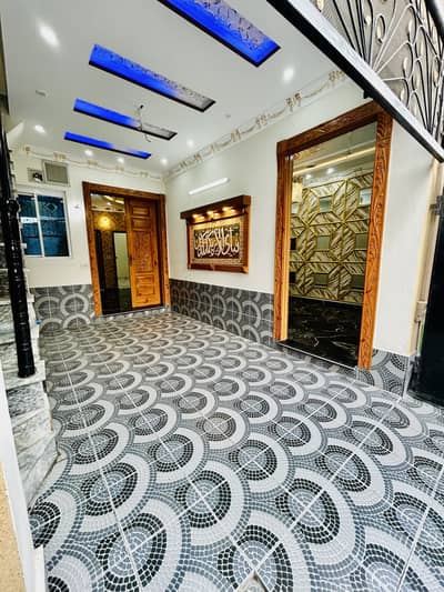 5 Marlah like A new House For sale at sabzazar Top location in sabzazar Near to Main Bank loan service Available fori Rabta keray