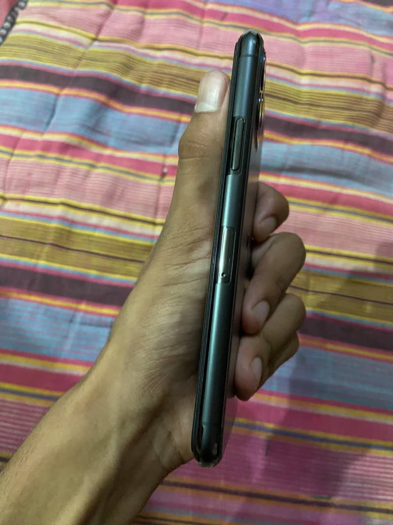 Apple iPhone 11 Pro 6