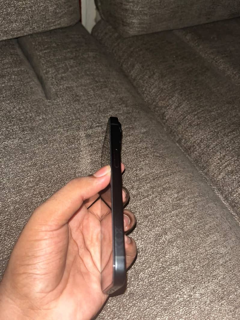 Apple iPhone 15 4