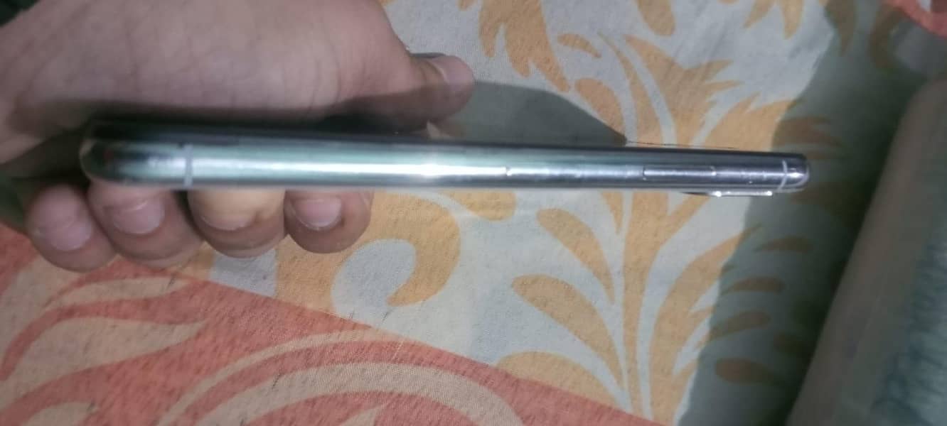 Apple iPhone X 3