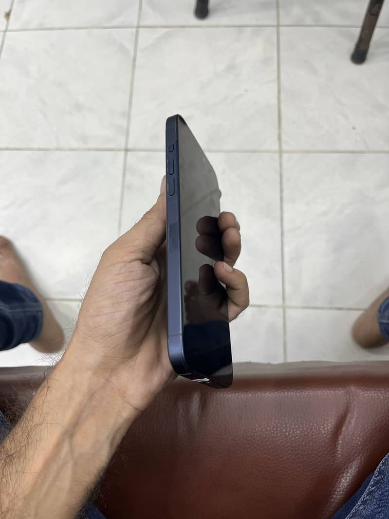 Apple iPhone 15 Pro Max 2