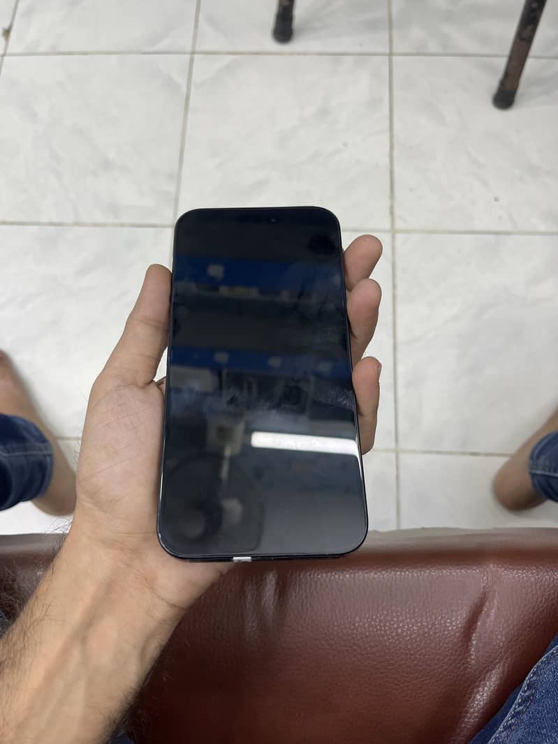 Apple iPhone 15 Pro Max 4
