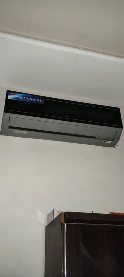 TCL black colour Air Conditioner Well mounted split AC