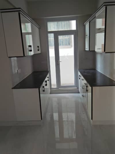 PHASE 6 PARK FACING VIP LAVISH 3 BEDROOM APARTMENT FOR SALE BANK LOUN AVAILABLE