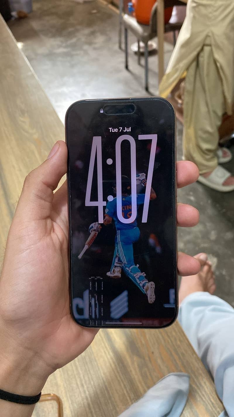 Apple iPhone 16 Pro 1