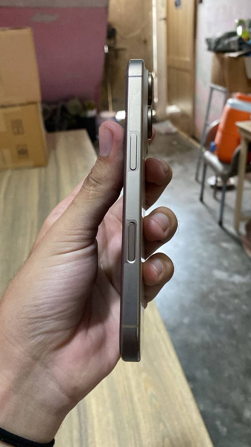 Apple iPhone 16 Pro 7