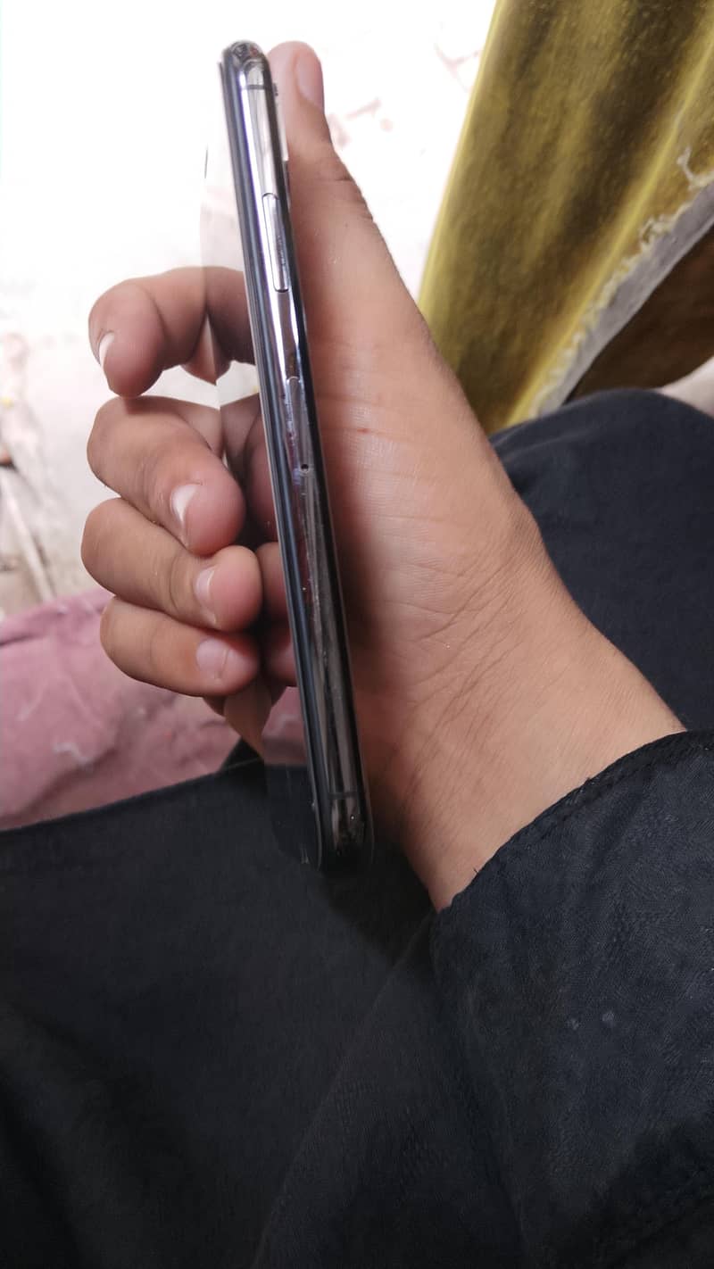 Apple iPhone X 3