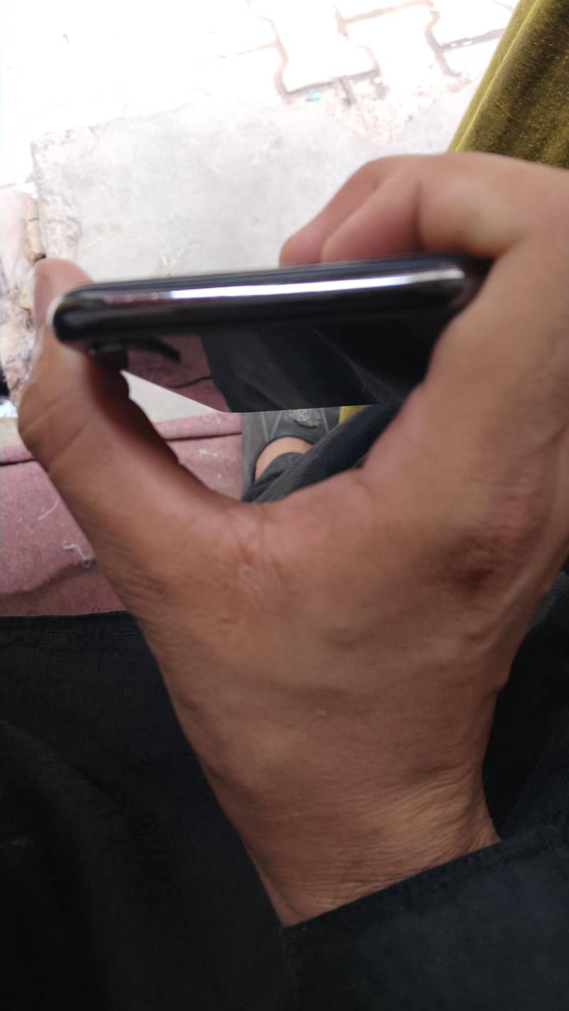 Apple iPhone X 4