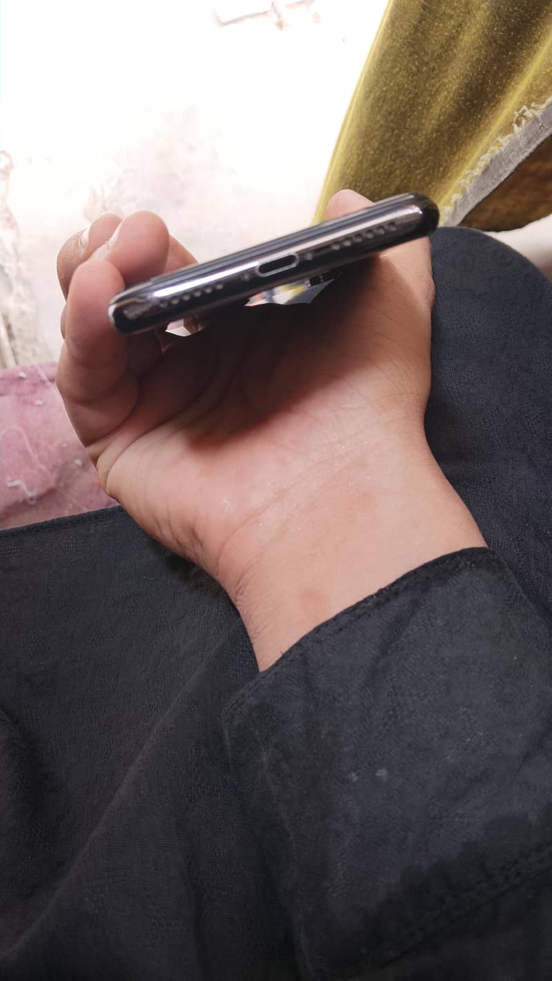 Apple iPhone X 5