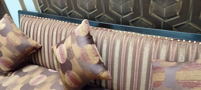 5 seter brand new pure wooden sofa set with molty foam cushions