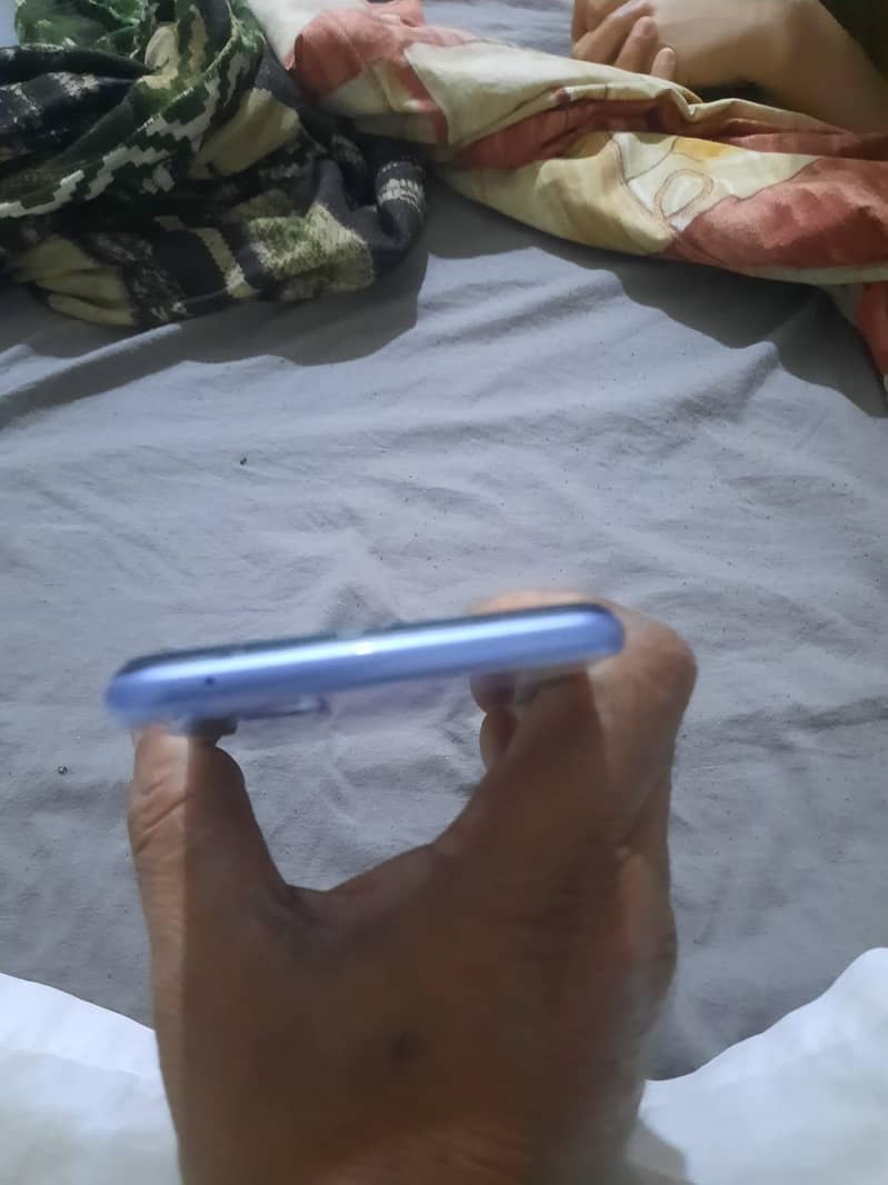 Vivo V21e 4