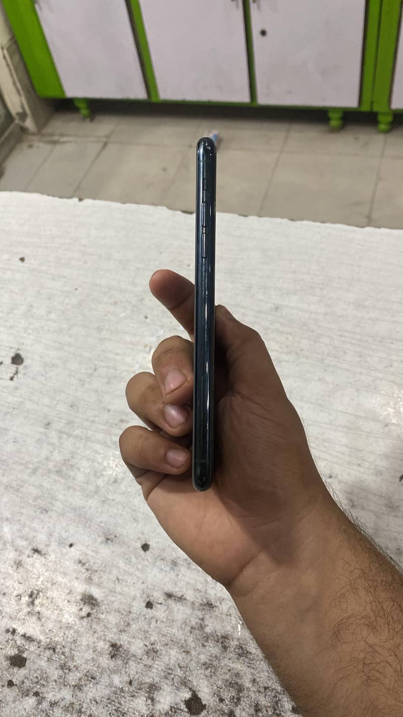 Apple iPhone 11 Pro 3