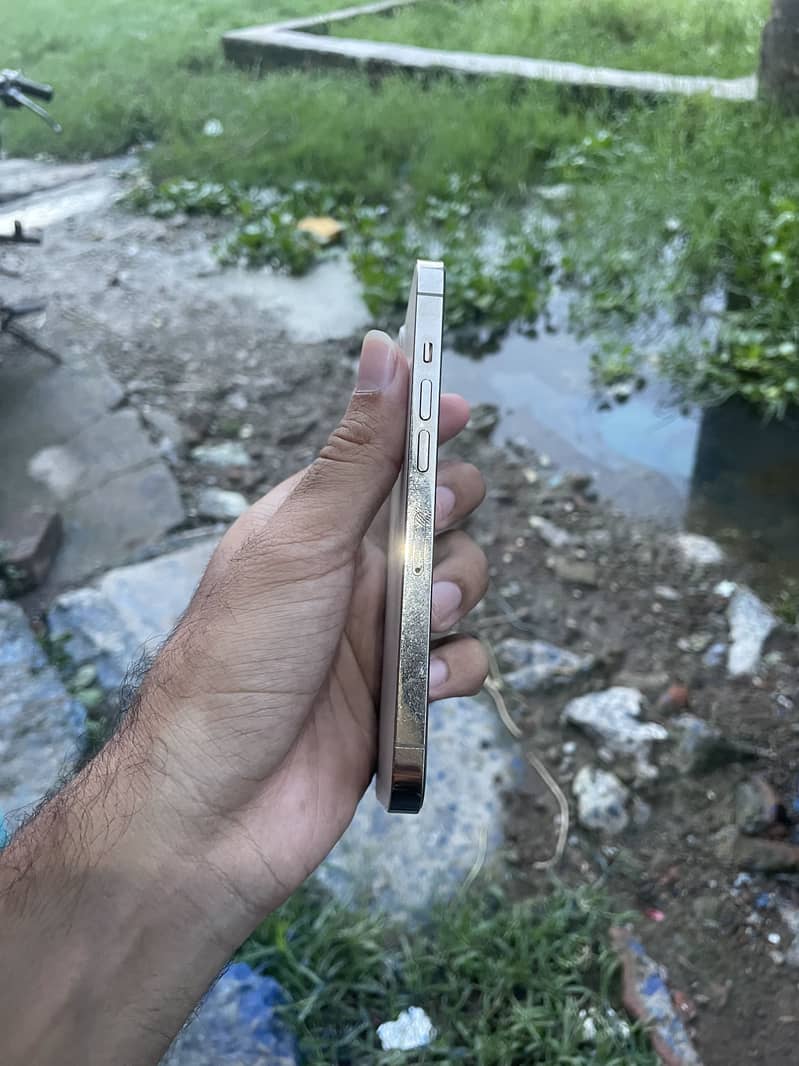 Apple iPhone 13 Pro 4