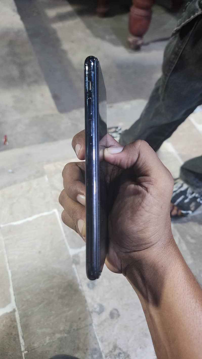 Apple iPhone X 4