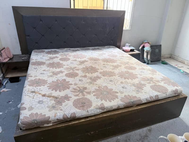 king size bed 0