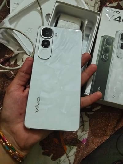 Vivo Y400. . . 8.256. . . 03133642352. . . w up