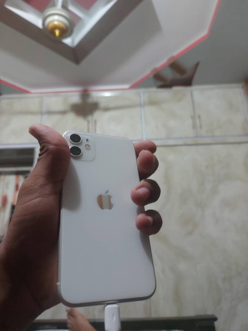 Apple iPhone 11 0