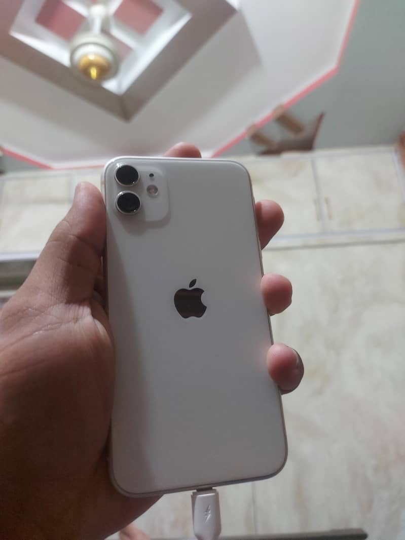 Apple iPhone 11 4