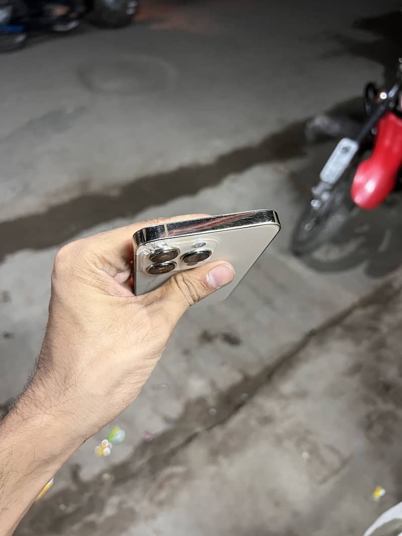 Apple iPhone 13 Pro 3