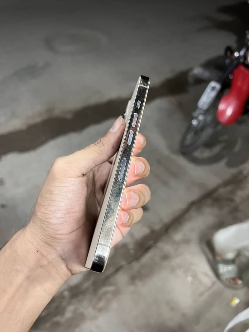 Apple iPhone 13 Pro 4