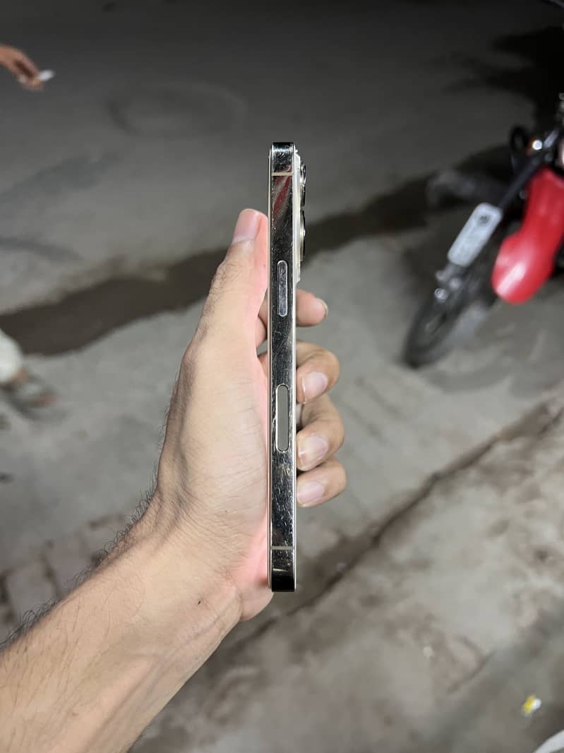 Apple iPhone 13 Pro 6