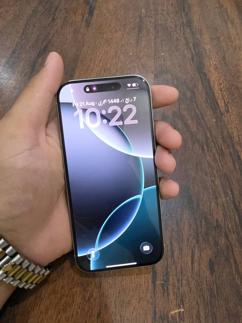 Apple iPhone 16 Pro 3