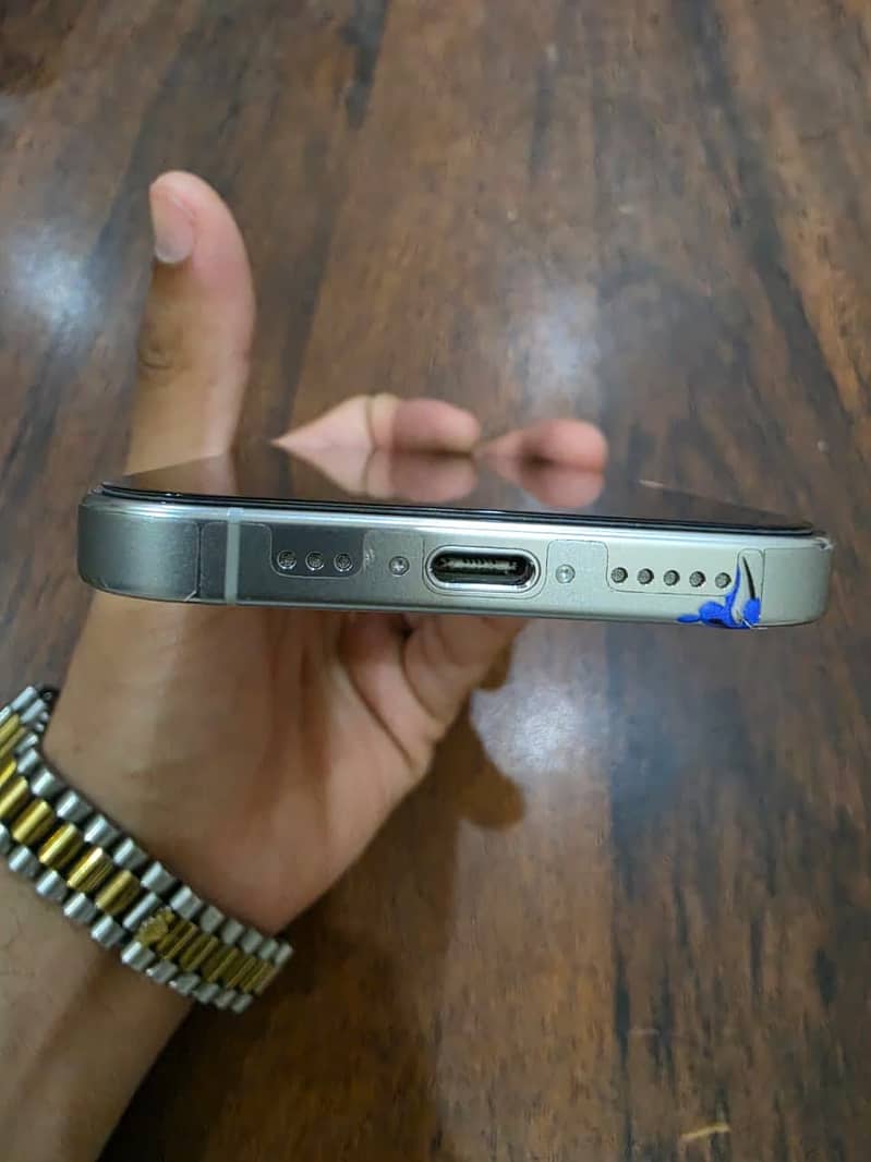 Apple iPhone 16 Pro 5