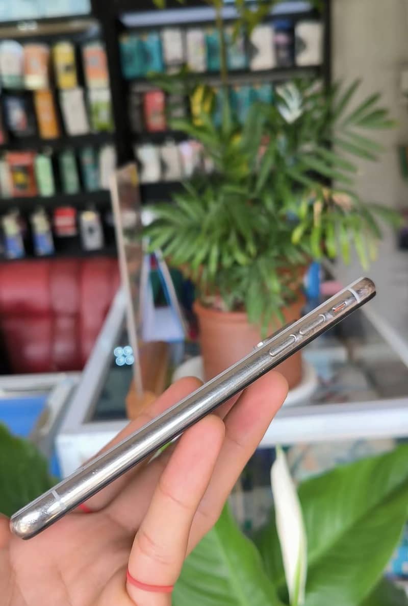 Apple iPhone X 2