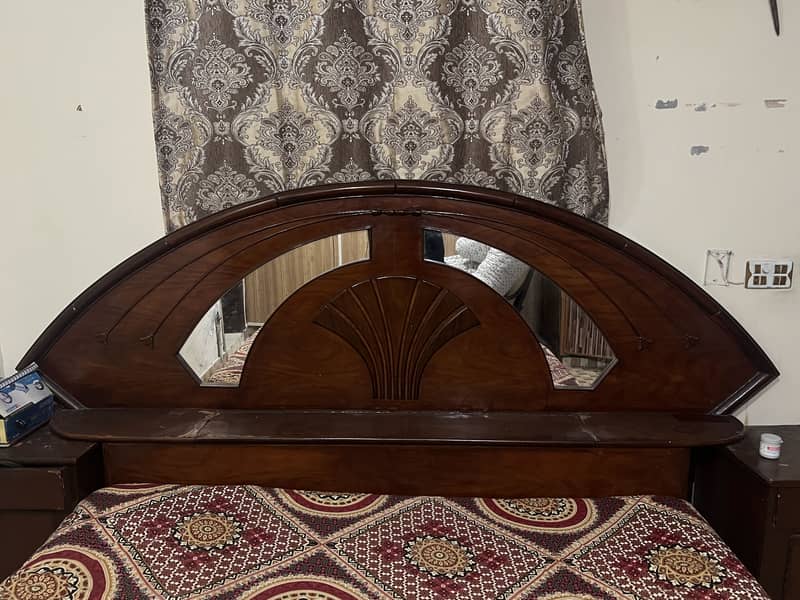 Double bed with side tables 0